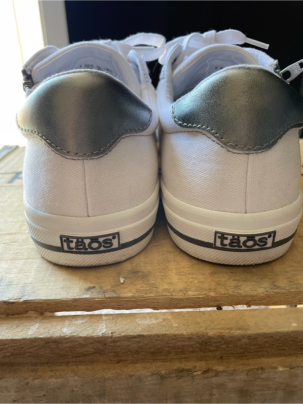 TAOS White Low-Top Canvas Sneakers with Side Zipper Size 8.5 Women - Picture 4 of 6